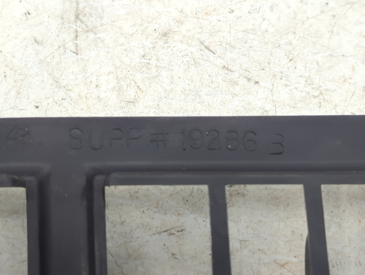 1999-2003 Jeep Grand Cherokee Front Grille Bumper Not Included - Oemusedautoparts1.com