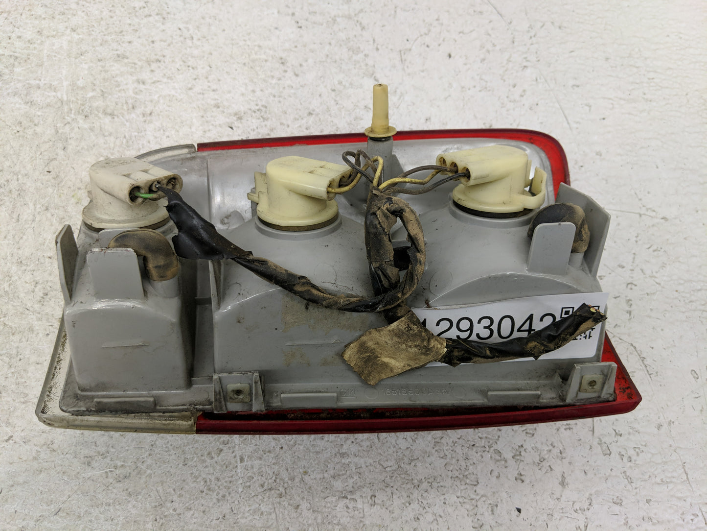 1996-2001 Oldsmobile Bravada Tail Light Assembly Passenger Right OEM P/N:16518500 Fits OEM Used Auto Parts - Oemusedautopart