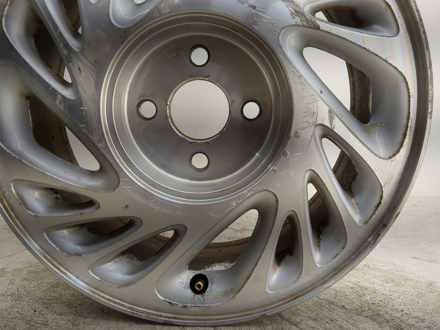 1998-1999 Saturn Sc1 Oem Wheel Rim - Oemusedautoparts1.com
