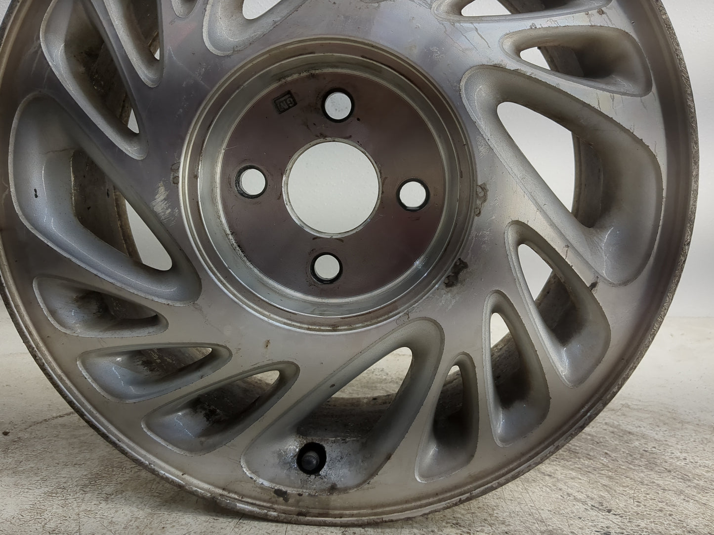 1998-1999 Saturn Sl2 Oem Wheel Rim - Oemusedautoparts1.com