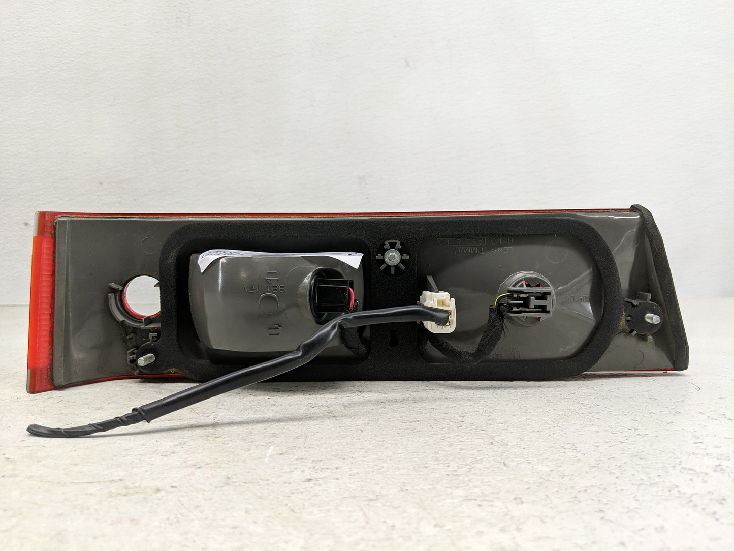 1997-1999 Toyota Camry Tail Light Assembly Passenger Right OEM P/N:938 744 00 Fits Fits 1997 1998 1999 OEM Used Auto Parts -