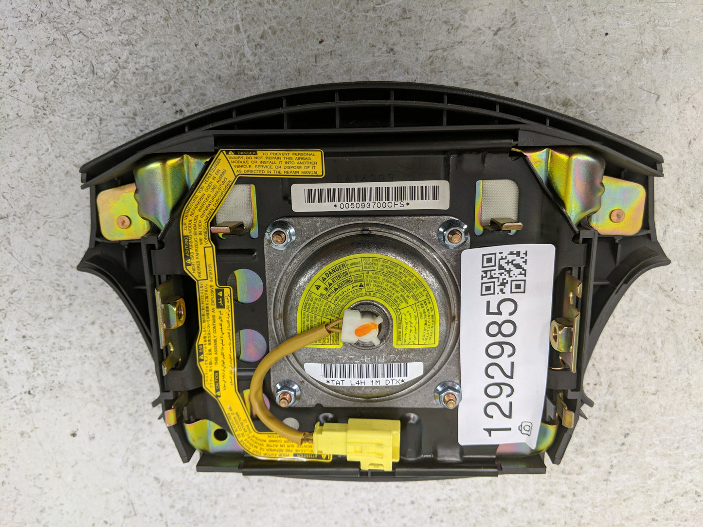 1998-1999 Toyota Sienna Air Bag Driver Left Steering Wheel Mounted P/N:253-58074 Fits Fits 1998 1999 OEM Used Auto Parts - O