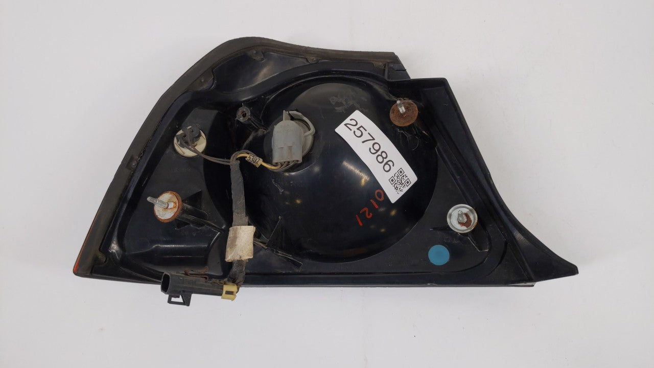 2000-2004 Chevrolet Impala Tail Light Assembly Passenger Right OEM P/N:16525261 16525262 Fits Fits 2000 2001 2002 2003 2004