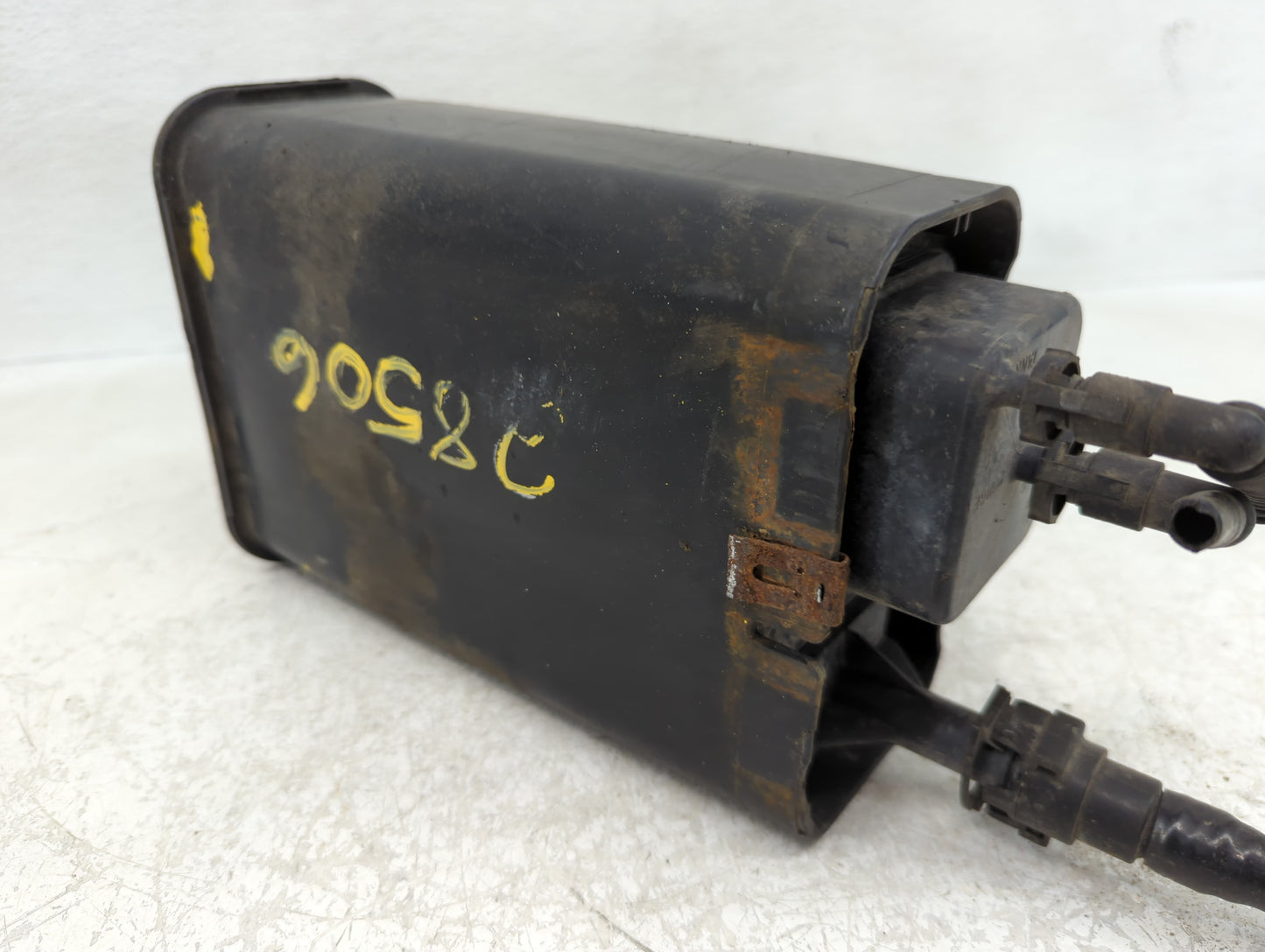 2000 Chevrolet Silverado 1500 Pickup Fuel Vapor Charcoal Canister - Oemusedautoparts1.com