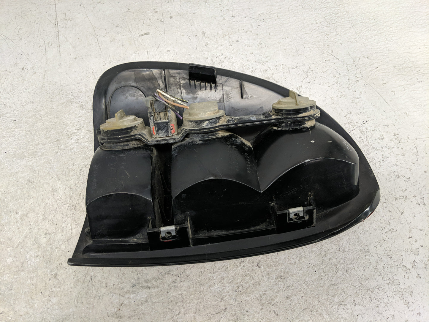 1998-2003 Dodge Durango Tail Light Assembly Passenger Right OEM Fits Fits 1996 1997 1998 1999 2000 2001 2002 2003 OEM Used A
