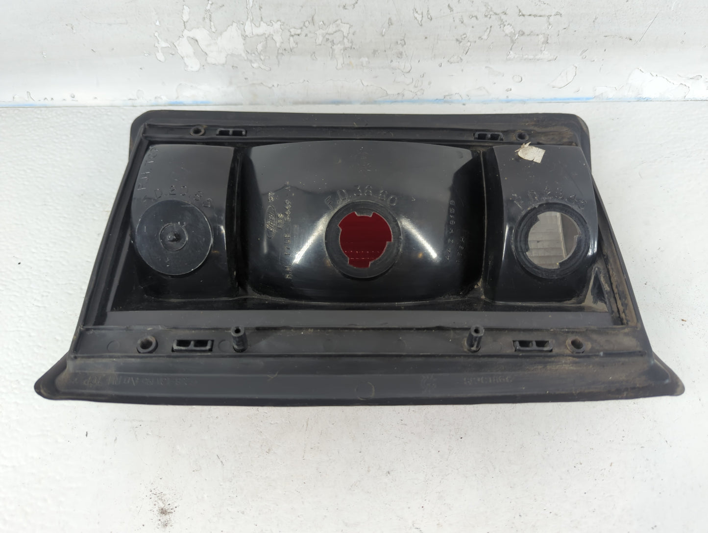 2000-2005 Ford Excursion Tail Light Assembly Passenger Right OEM Fits Fits 1995 1996 1997 1998 1999 2000 2001 2002 2003 2004