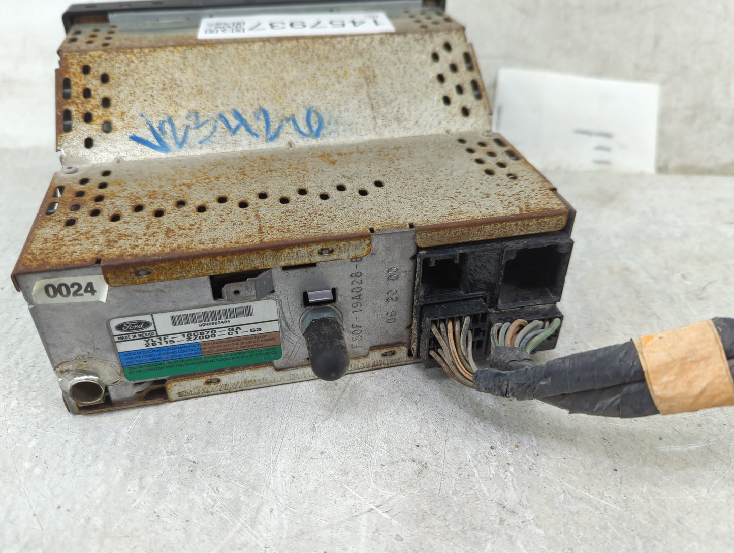 2000 Ford Expedition Radio AM FM Cd Player Receiver Replacement P/N:YL1F-18C870-GA 28116-2000-01, F80F-19A028- Fits OEM Used