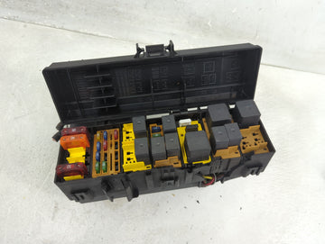2000-2003 Ford Ranger Fusebox Fuse Box Panel Relay Module P/N:A1UTA90018-05 Fits Fits 2000 2001 2002 2003 OEM Used Auto Parts