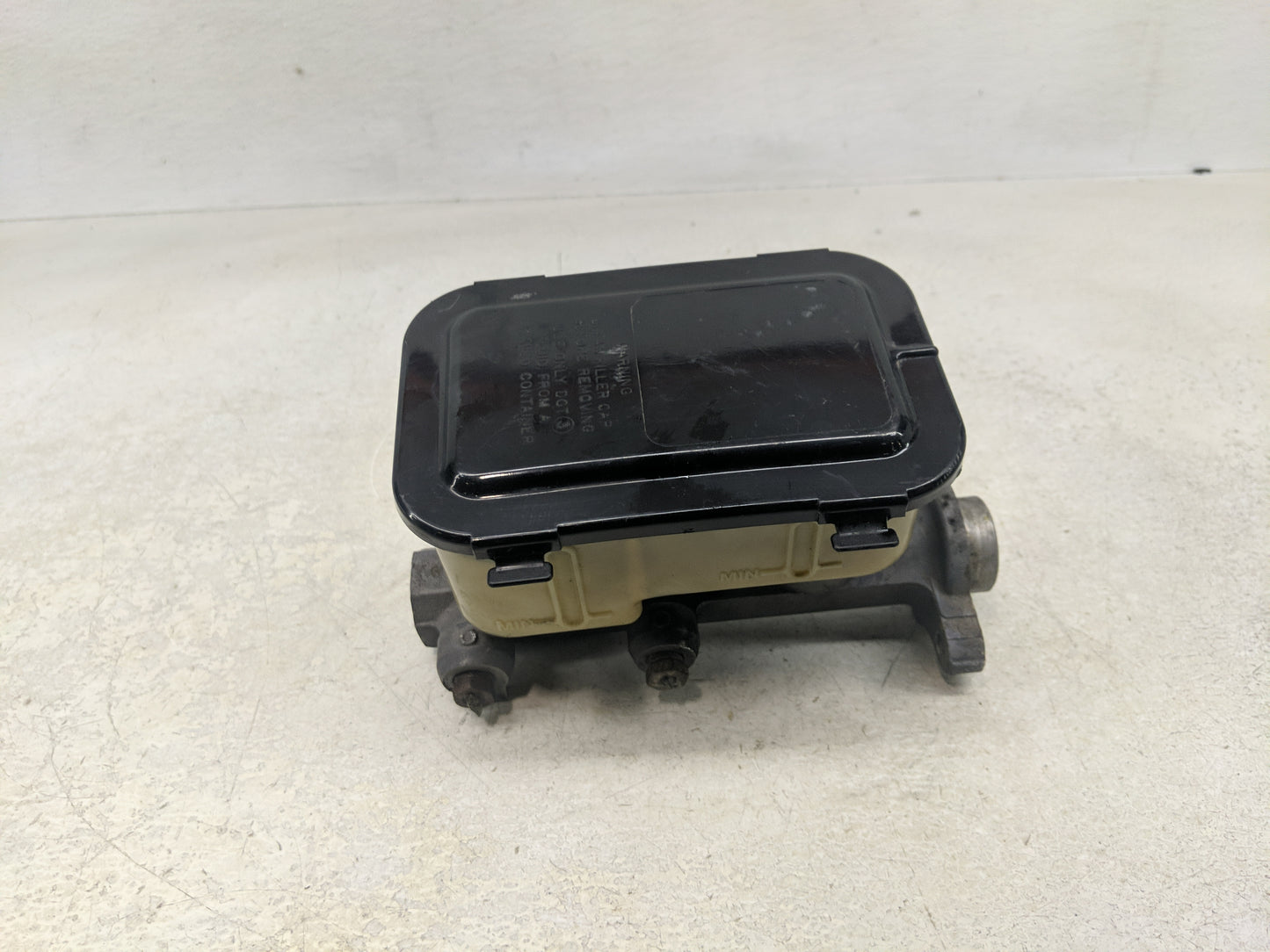 2000 Gmc 3500 Brake Master Cylinder - Oemusedautoparts1.com