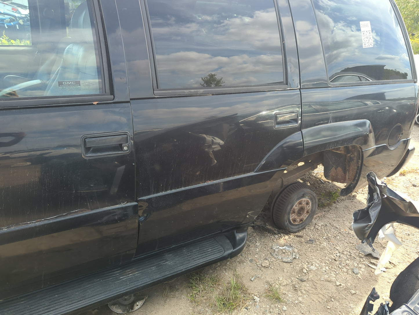 1999-2000 Gmc Yukon Driver Rear Door Oem - Oemusedautoparts1.com