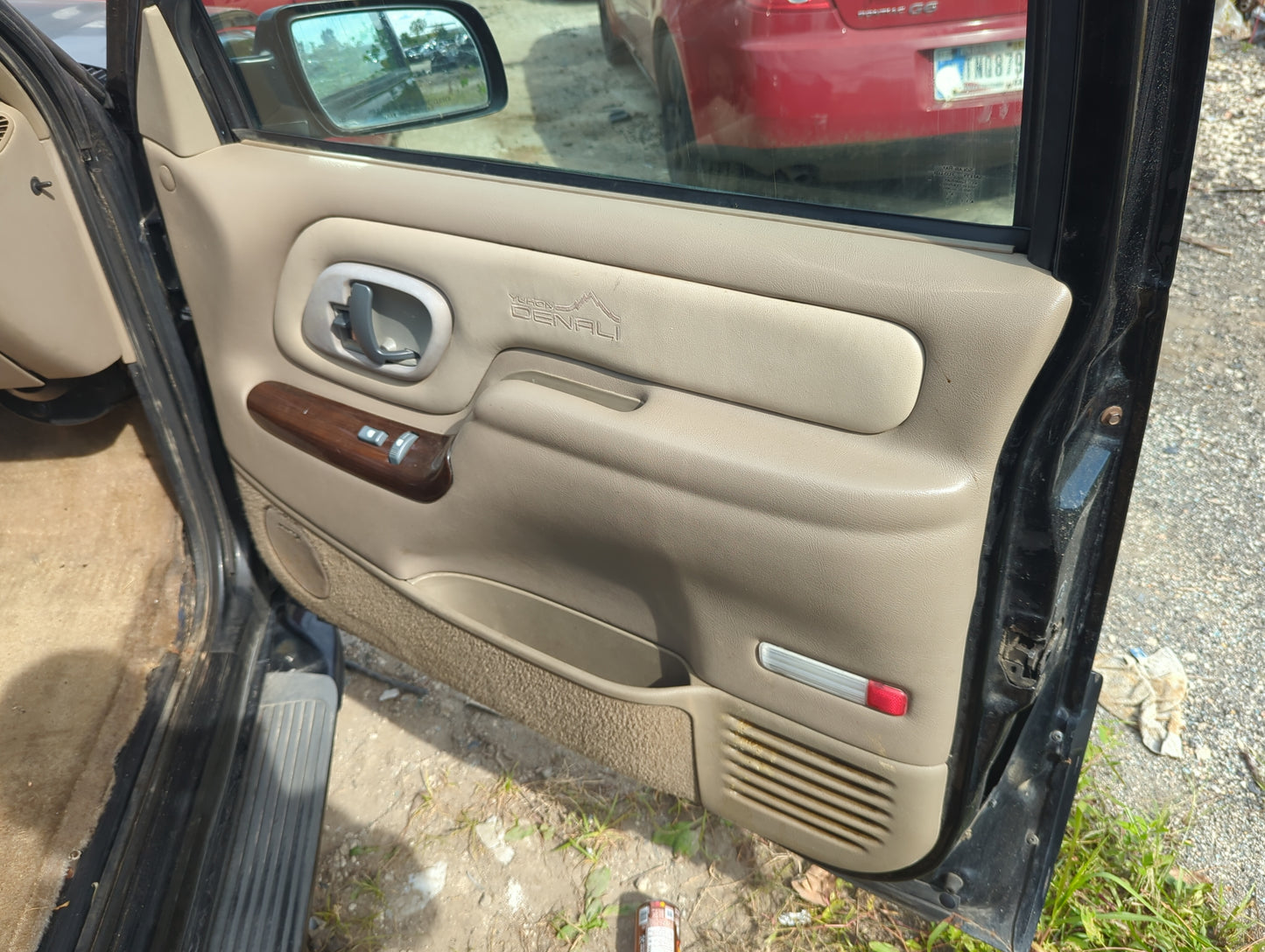 2000 Gmc Yukon Front Right Passenger Interior Door Panel Trim - Oemusedautoparts1.com