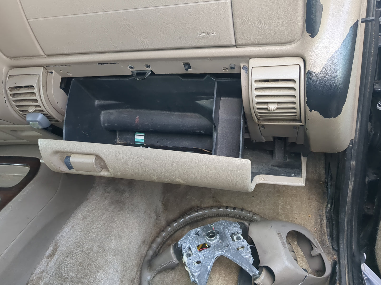 2000 Gmc Yukon Passenger Glove Box Door Storage Compartment - Oemusedautoparts1.com