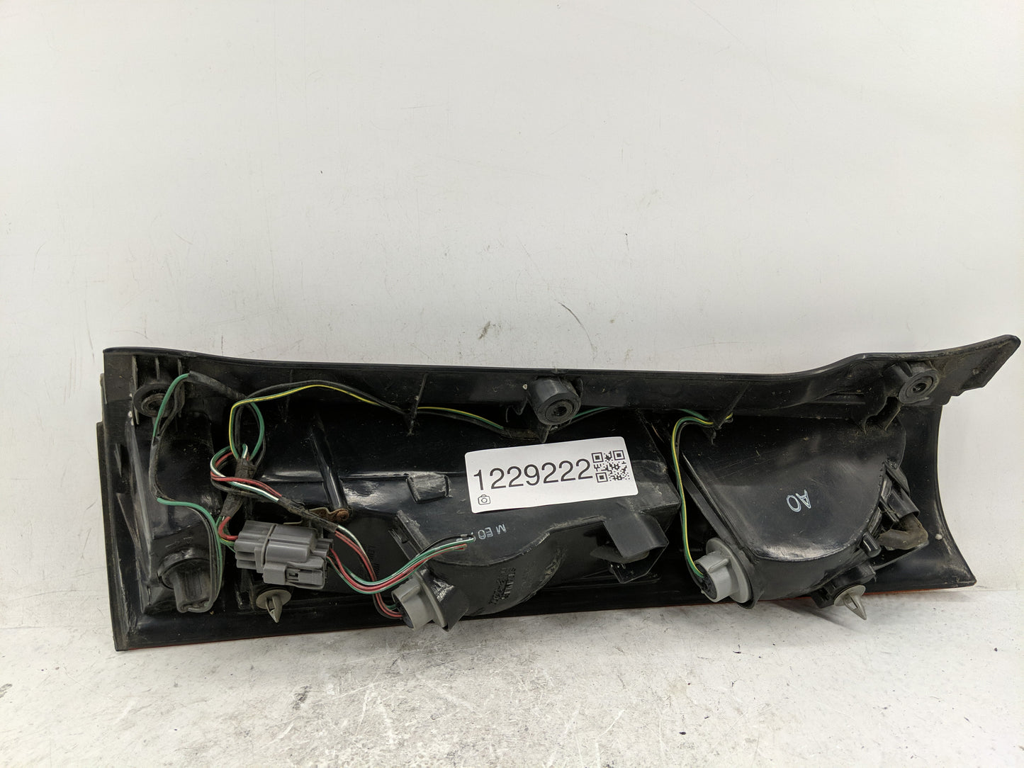 1997-2001 Honda Cr-V Tail Light Assembly Driver Left OEM P/N:043-2200 Fits Fits 1997 1998 1999 2000 2001 OEM Used Auto Parts