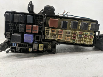 1998-2001 Lexus Gs300 Fusebox Fuse Box Panel Relay Module P/N:3137>PP-T10<XA1 Fits Fits 1998 1999 2000 2001 OEM Used Auto Parts