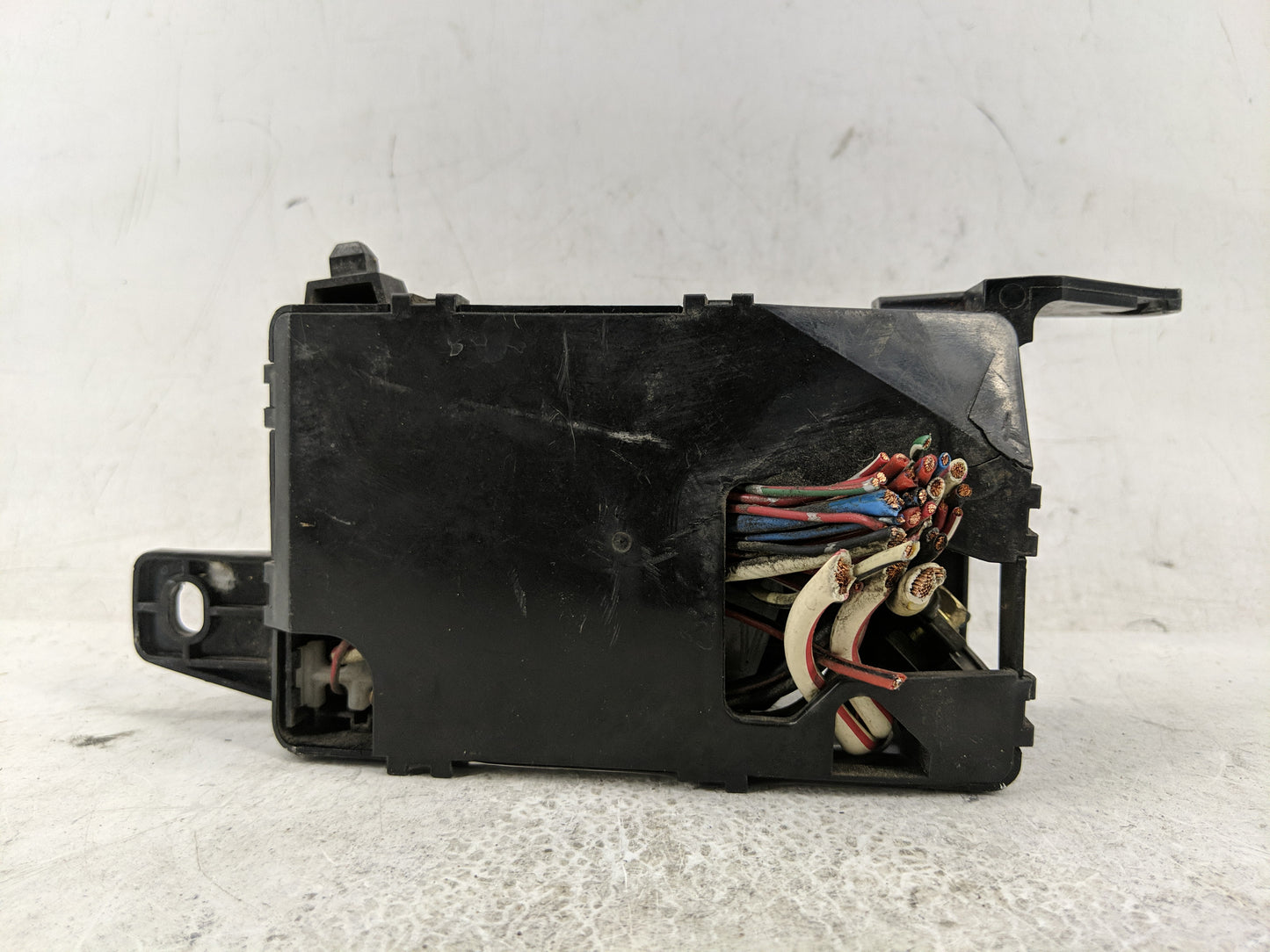 2000 Mitsubishi Montero Sport Fusebox Fuse Box Panel Relay Module Fits OEM Used Auto Parts - Oemusedautoparts1.com