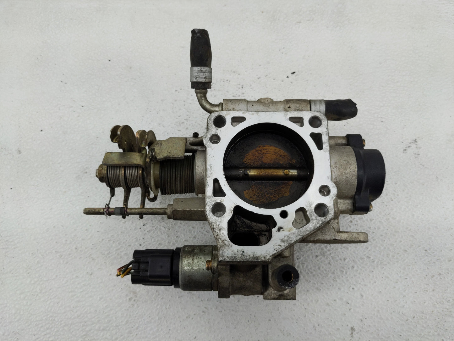 2000-2001 Subaru Legacy Throttle Body P/N:A33-661 R02 A33-661 Fits Fits 2000 2001 OEM Used Auto Parts - Oemusedautoparts1.co