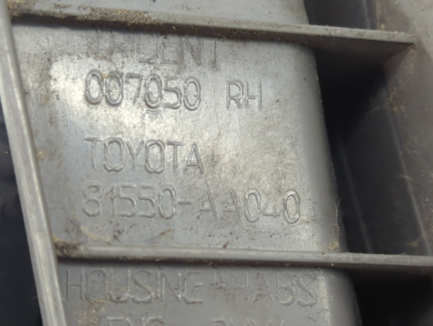 2000-2001 Toyota Camry Tail Light Assembly Passenger Right OEM P/N:81550-AA040 Fits Fits 2000 2001 OEM Used Auto Parts - Oem