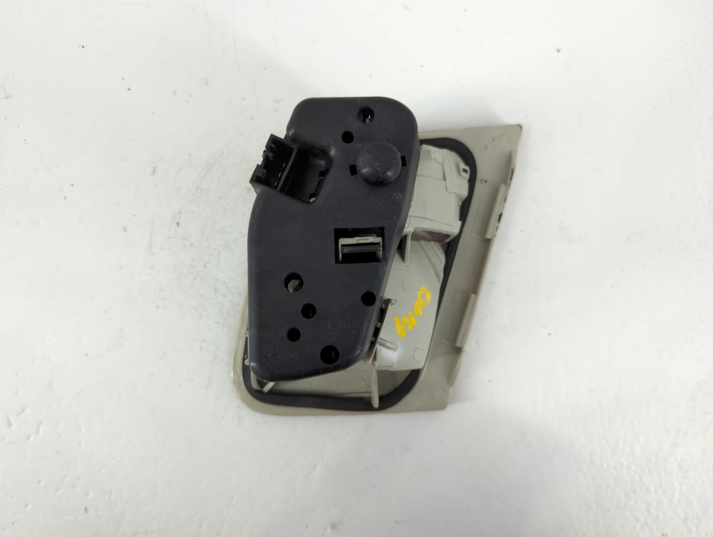 2001 Bmw 325i Tail Light Assembly Driver Left OEM P/N:230569 Fits Fits 1999 2000 OEM Used Auto Parts - Oemusedautoparts1.com