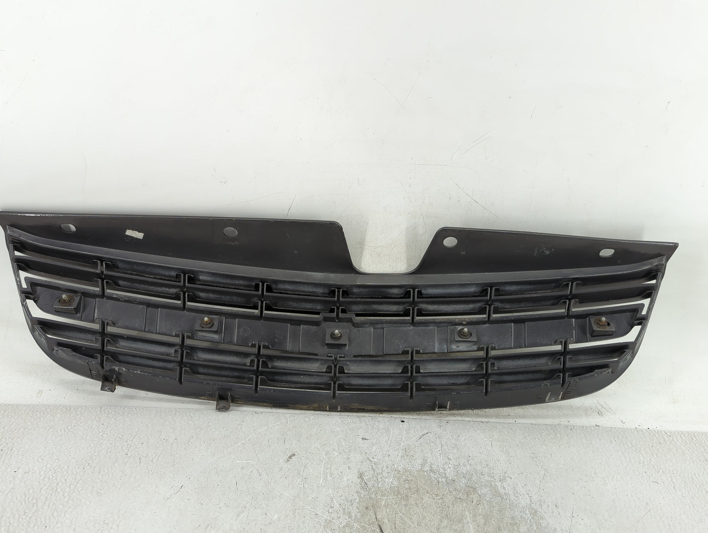 2000-2005 Chevrolet Malibu Front Grille Bumper Not Included - Oemusedautoparts1.com