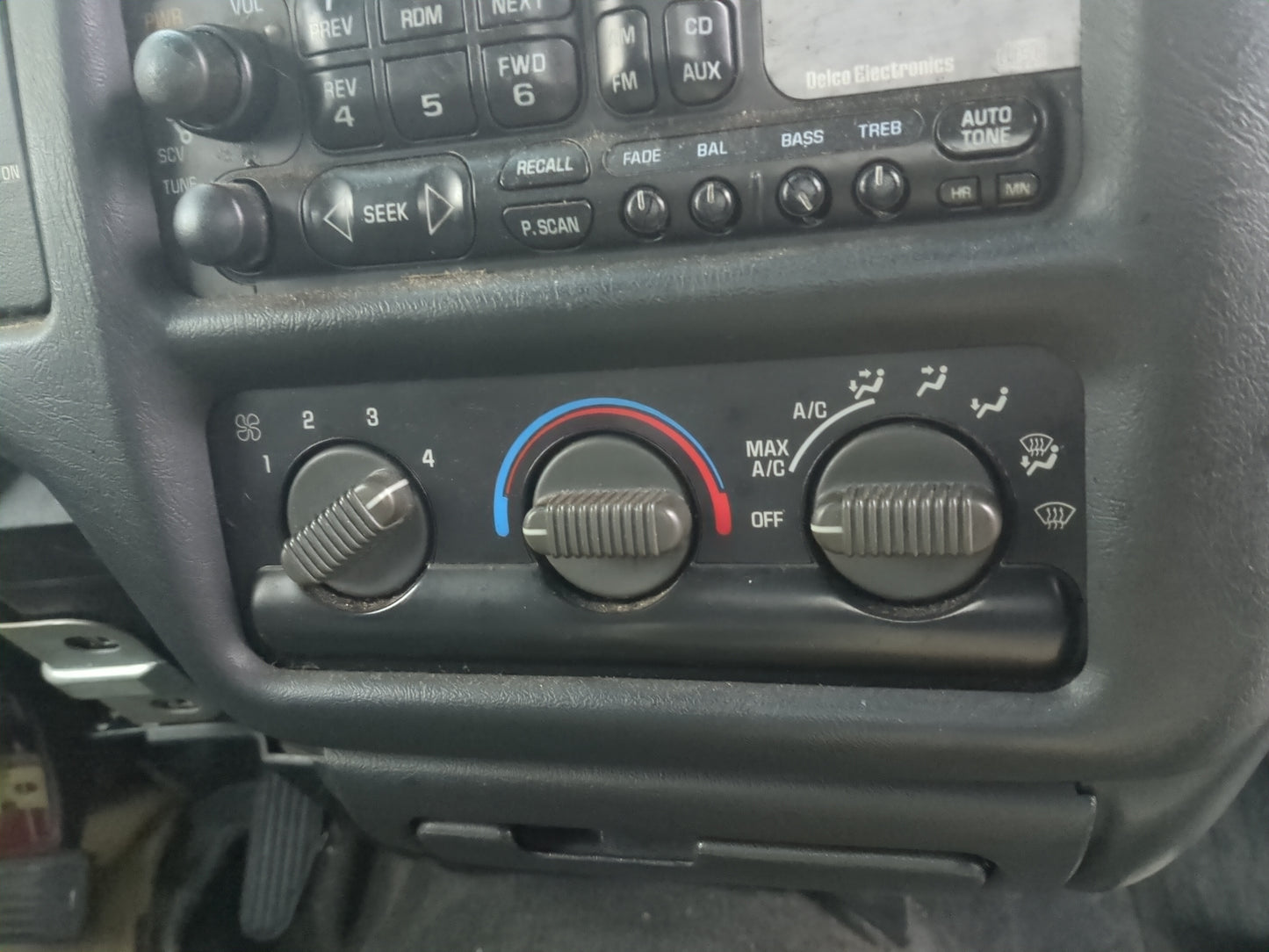 2001 Chevrolet S10 Climate Control Module Temperature AC/Heater Replacement Fits Fits 1999 2000 2002 2003 2004 2005 OEM Used