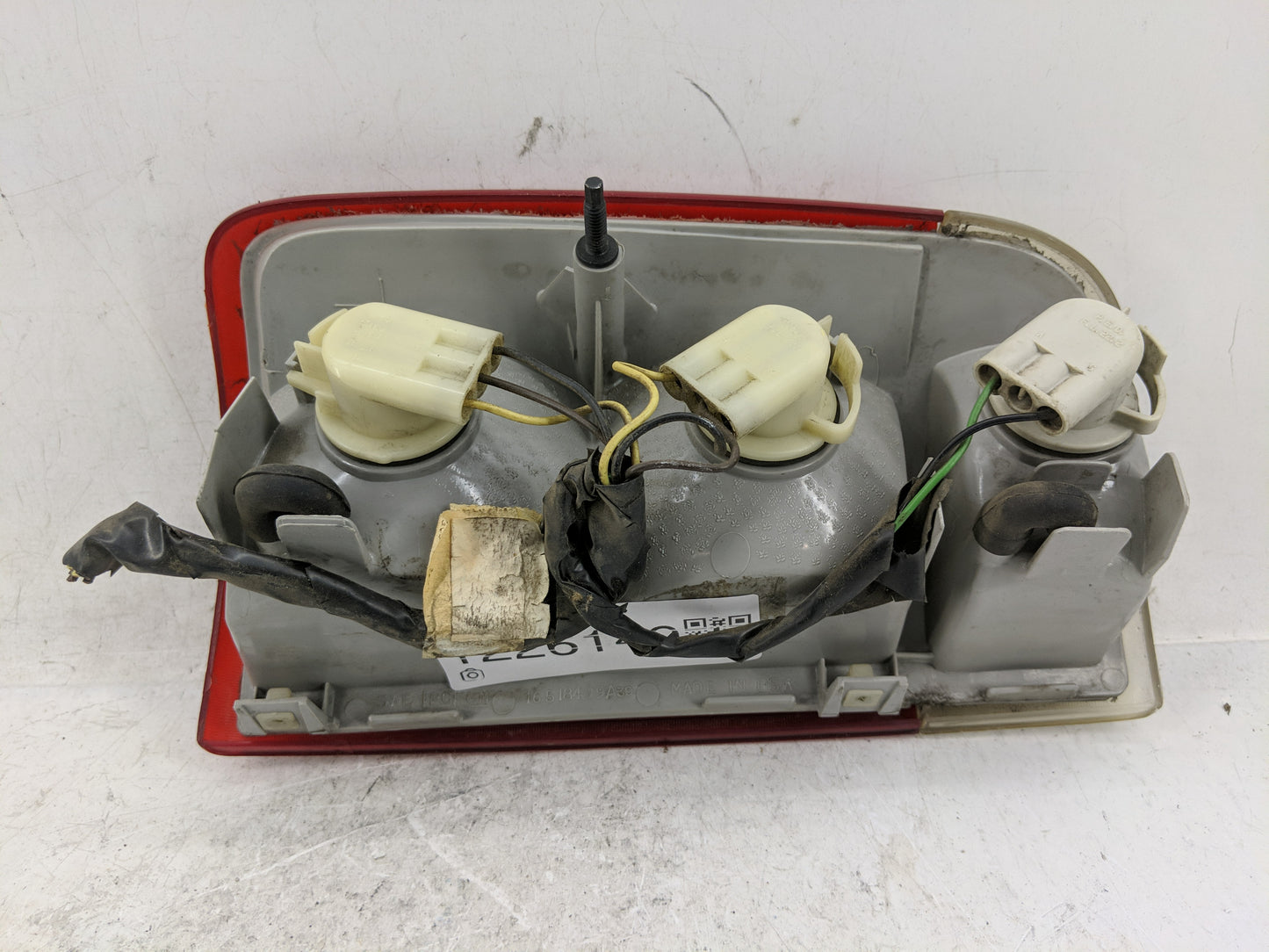 2001 Chevrolet S10 Blazer Tail Light Assembly Driver Left OEM P/N:5978169 Fits OEM Used Auto Parts - Oemusedautoparts1.com