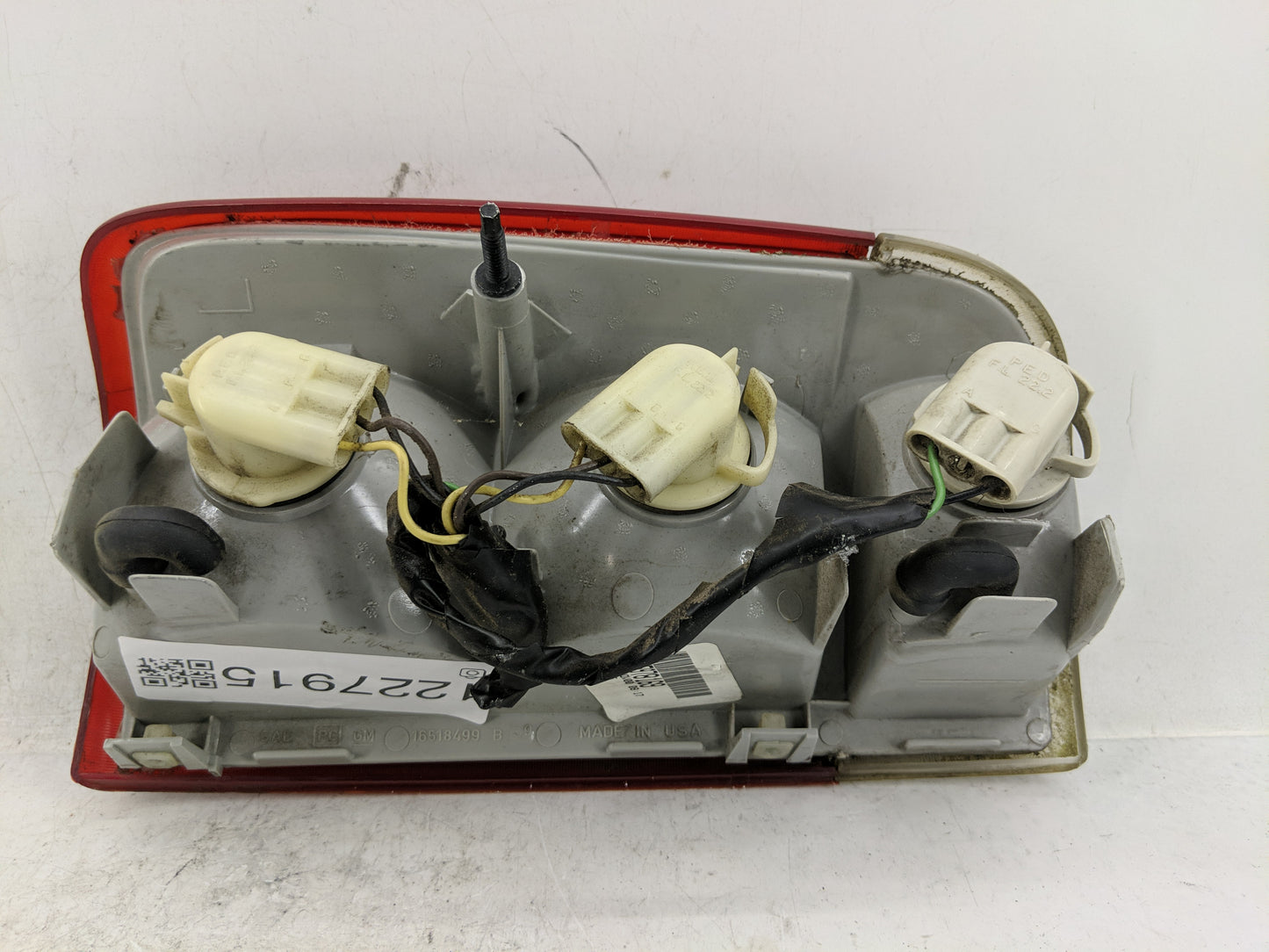 2001 Chevrolet S10 Blazer Tail Light Assembly Driver Left OEM P/N:5978169 Fits OEM Used Auto Parts - Oemusedautoparts1.com