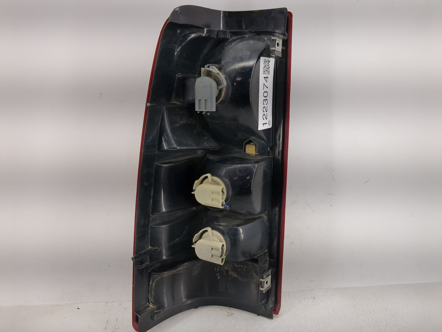 1999-2002 Chevrolet Silverado 1500 Tail Light Assembly Passenger Right OEM P/N:16524824 Fits Fits 1999 2000 2001 2002 2003 O