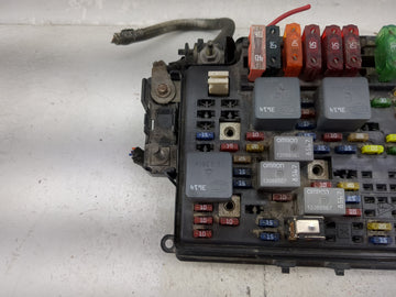 2001 Chevrolet Silverado 1500 Fusebox Fuse Box Panel Relay Module P/N:15328806-05 12088567 Fits OEM Used Auto Parts