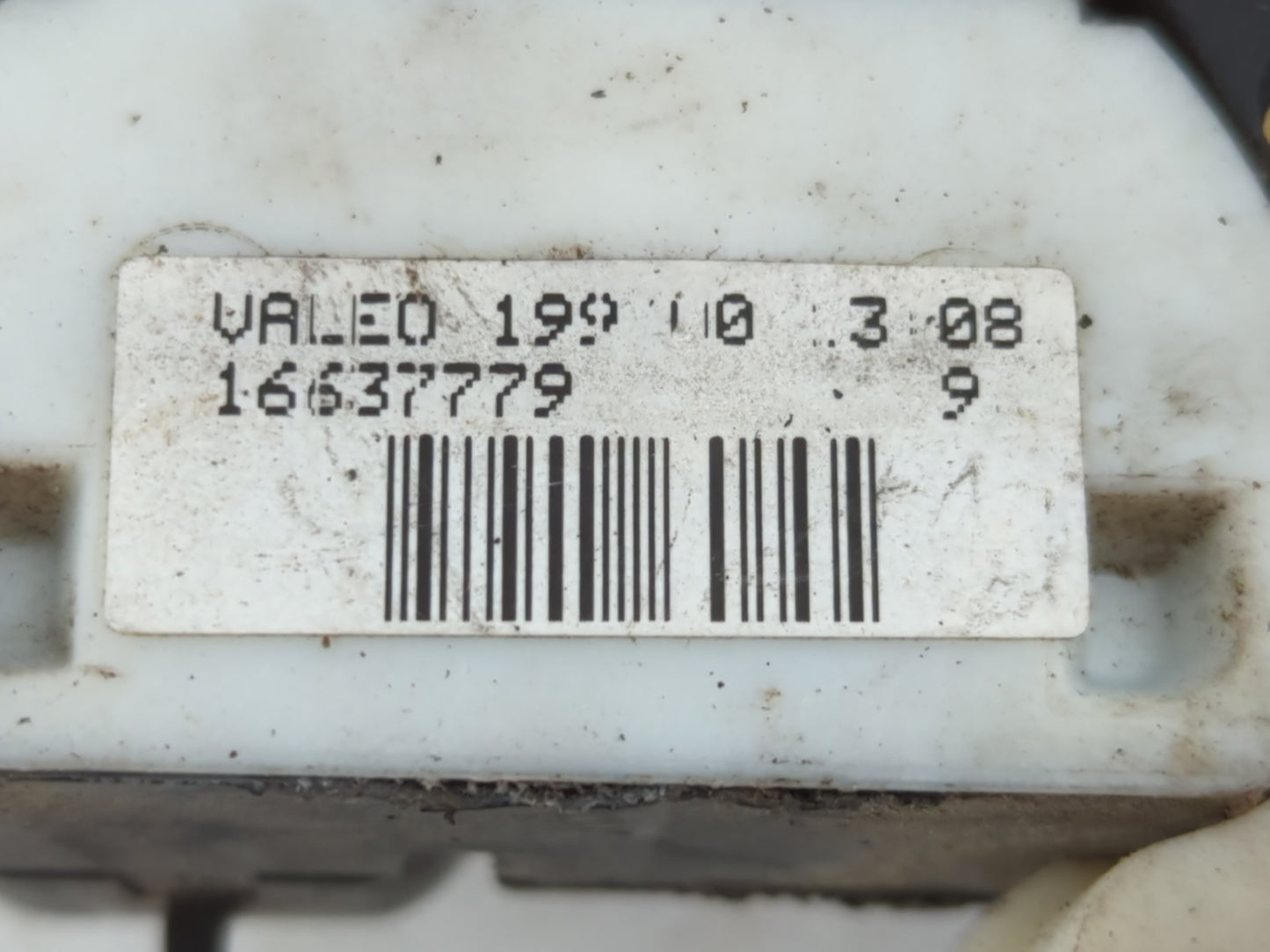 2001 Chevrolet Silverado 1500 Front Driver Left Lock Actuator - Oemusedautoparts1.com