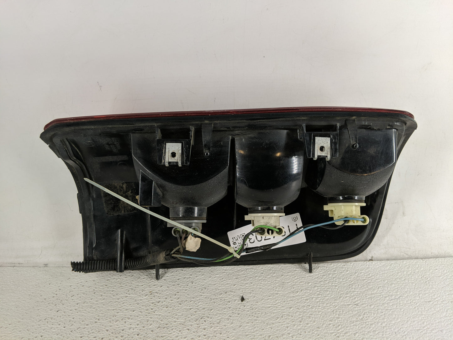 2000-2003 Chevrolet Suburban 1500 Tail Light Assembly Driver Left OEM P/N:16525375 Fits Fits 2000 2001 2002 2003 OEM Used Au