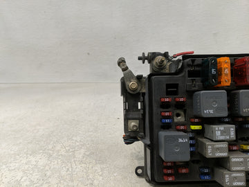 2000-2002 Chevrolet Suburban 1500 Fusebox Fuse Box Panel Relay Module P/N:15328806-05 12193645-09 Fits Fits 2000 2001 2002 OEM Used Auto Parts