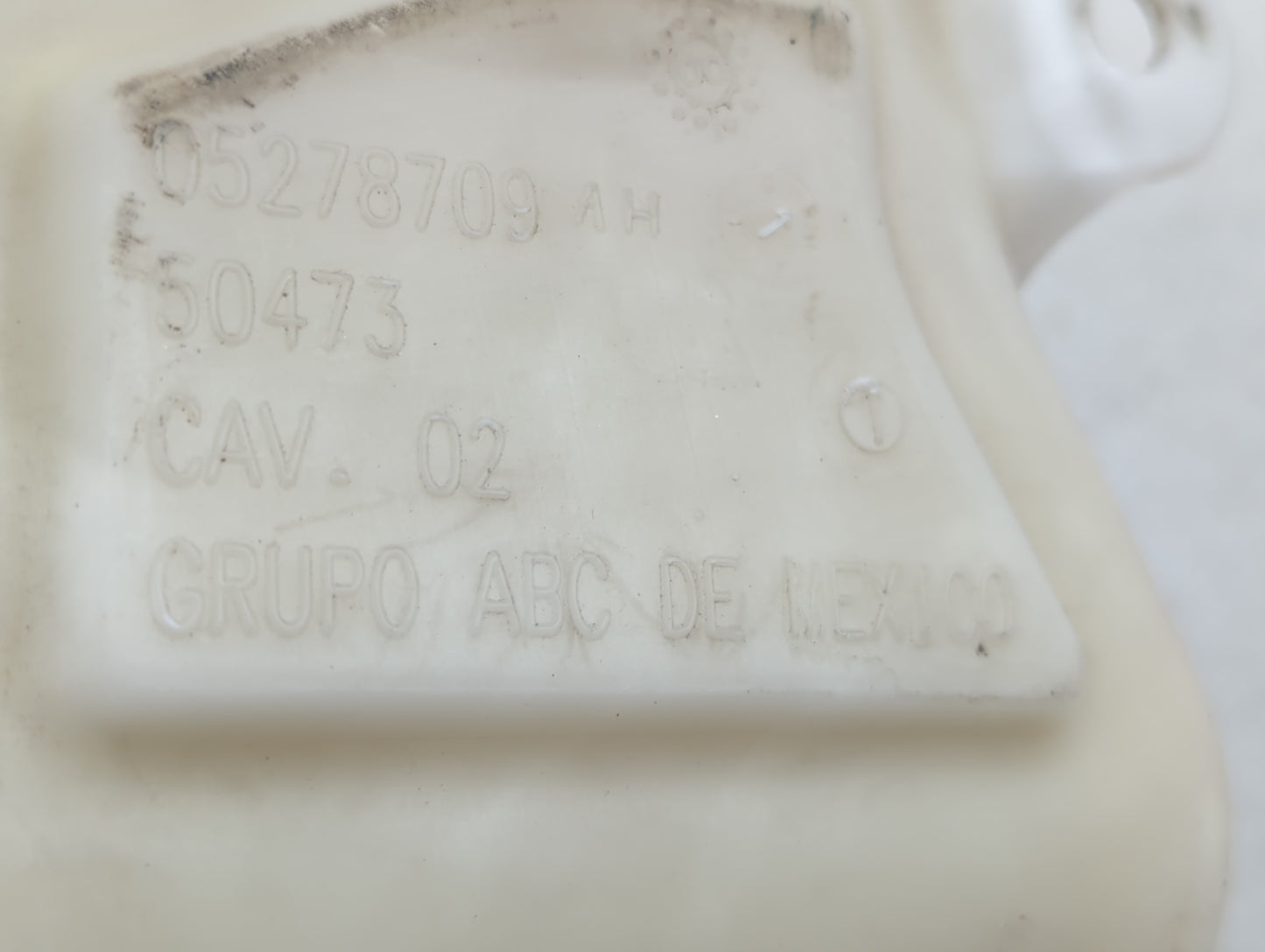 2001 Chrysler Pt Cruiser Windshield Washer Fluid Reservoir Bottle Oem - Oemusedautoparts1.com