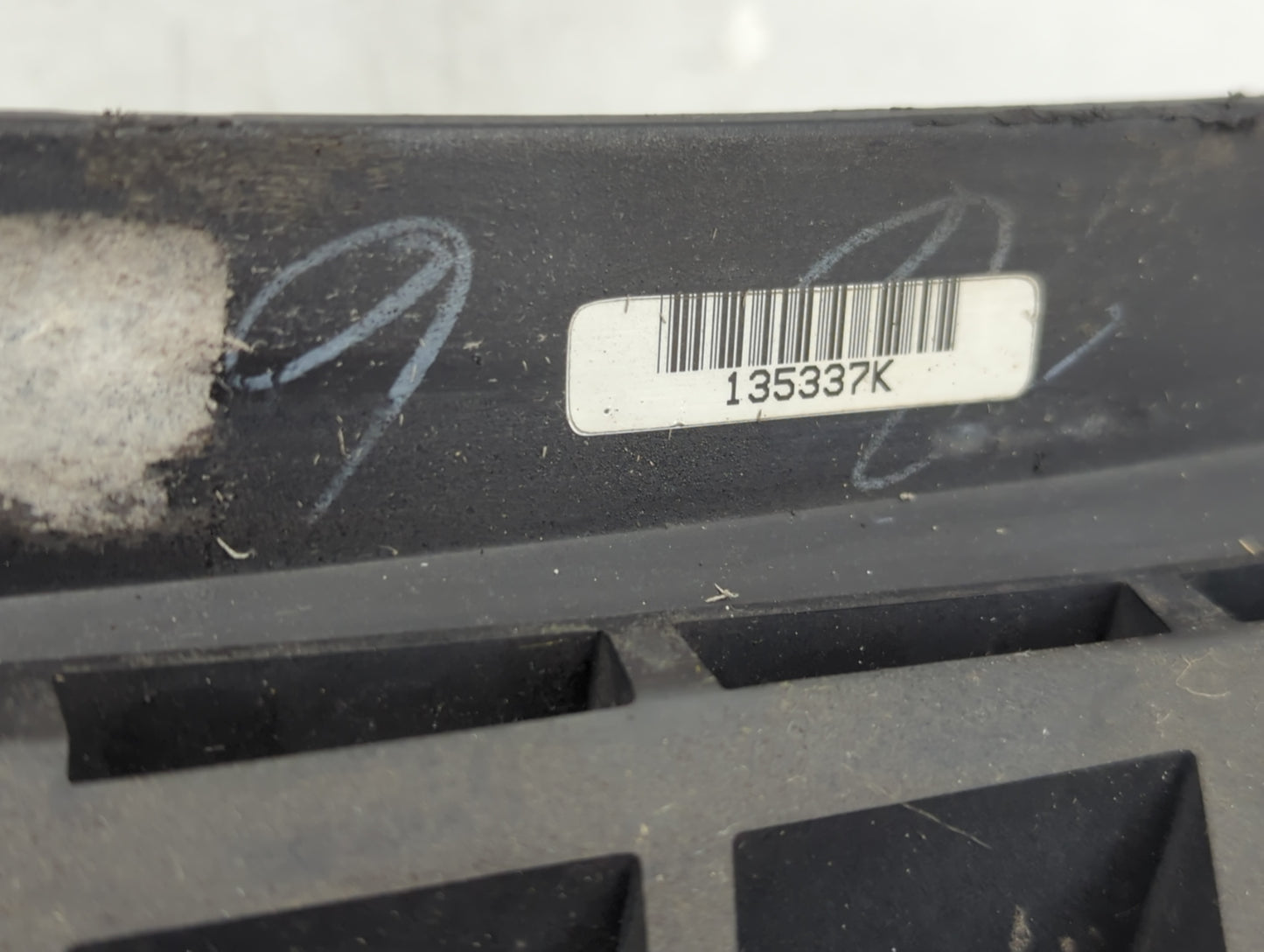 2001-2003 Chrysler Voyager Front Grille Bumper Not Included - Oemusedautoparts1.com