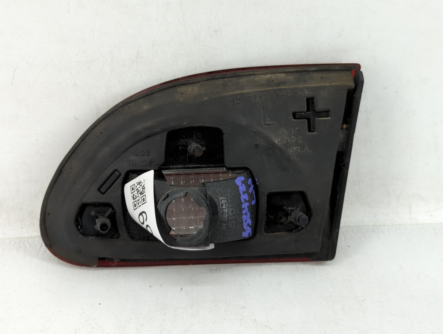 2000-2002 Chevrolet Cavalier Tail Light Assembly Driver Left OEM P/N:16519348 Fits Fits 2000 2001 2002 OEM Used Auto Parts -