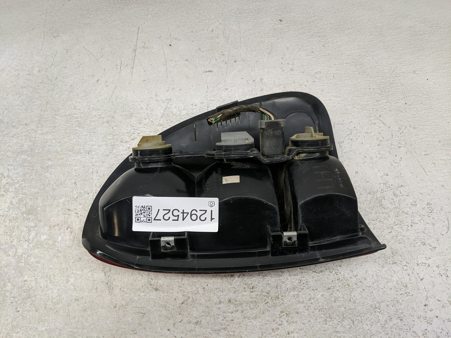 1998-2003 Dodge Durango Tail Light Assembly Passenger Right OEM P/N:4576363 Fits Fits 1996 1997 1998 1999 2000 2001 2002 200