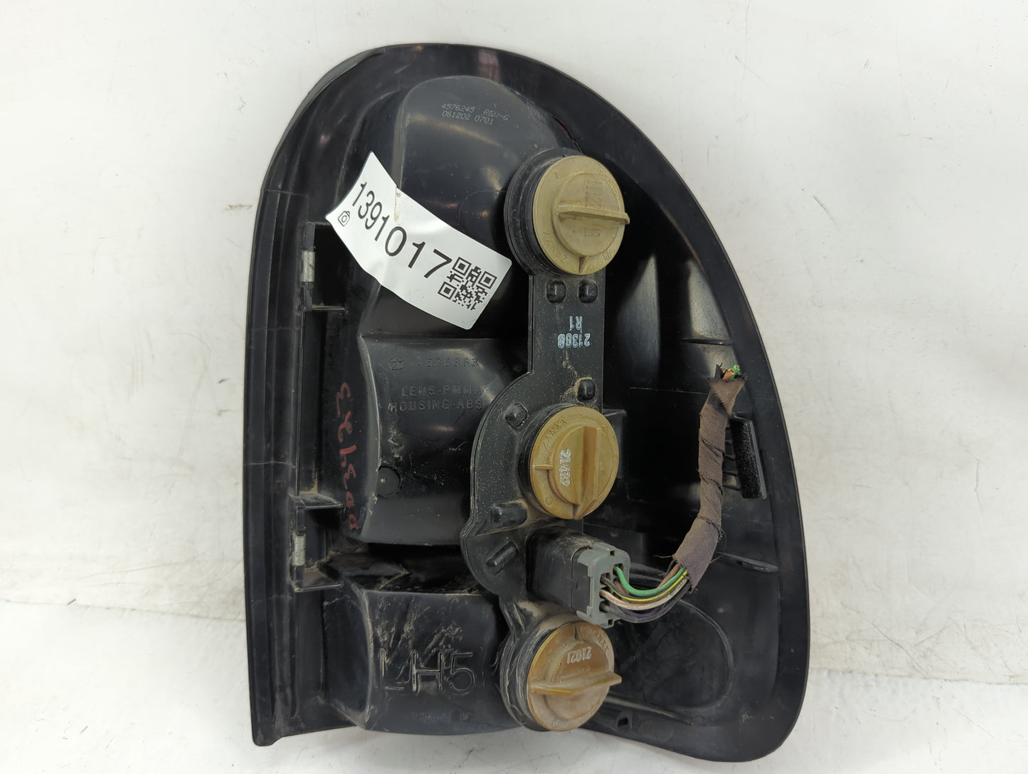 1998-2003 Dodge Durango Tail Light Assembly Passenger Right OEM P/N:4576363 Fits Fits 1996 1997 1998 1999 2000 2001 2002 200