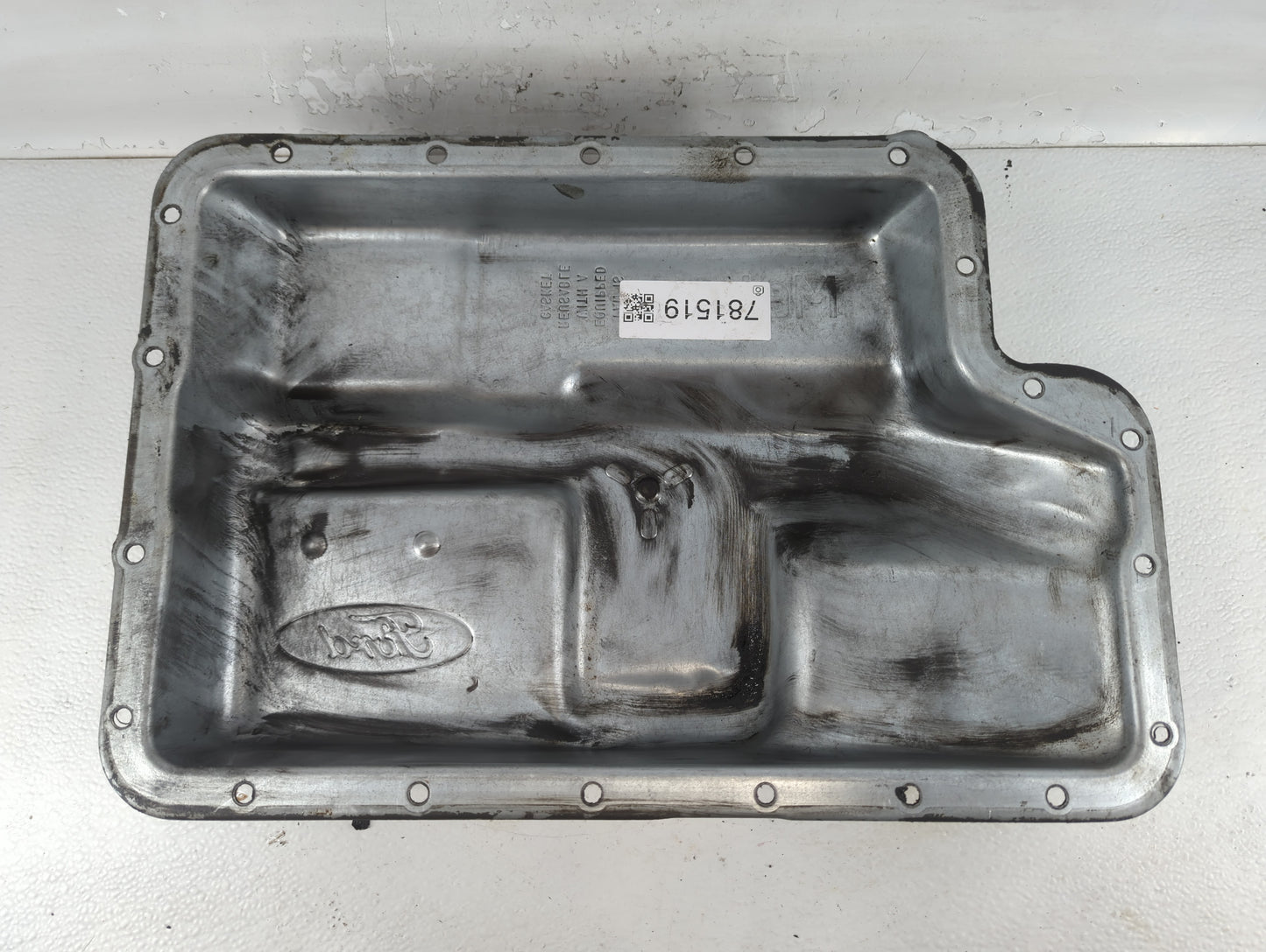 2002 Ford Expedition Engine Oil Pan Fits Fits 1999 2000 2001 2003 2004 OEM Used Auto Parts - Oemusedautoparts1.com