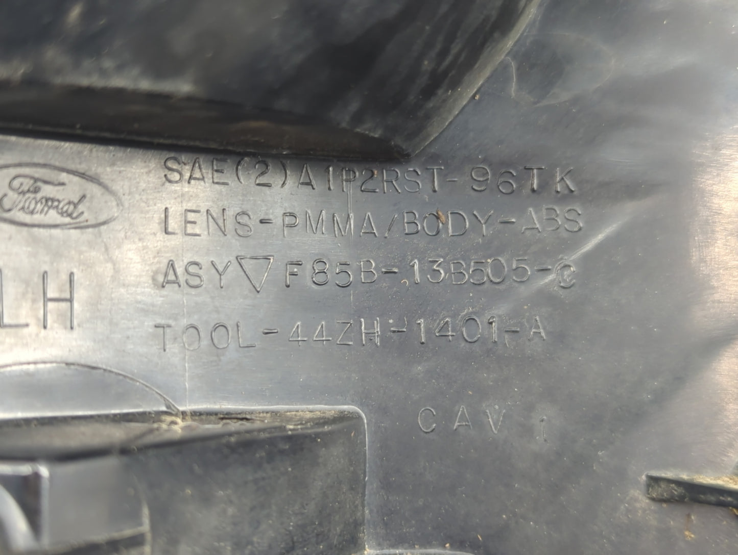 2000-2004 Ford F-150 Tail Light Assembly Driver Left OEM P/N:F85B-13B505-C Fits Fits 2000 2001 2002 2003 2004 OEM Used Auto