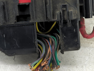 2001-2002 Ford Mustang Fusebox Fuse Box Panel Relay Module P/N:F8ZB-14A003-C Fits Fits 2001 2002 OEM Used Auto Parts