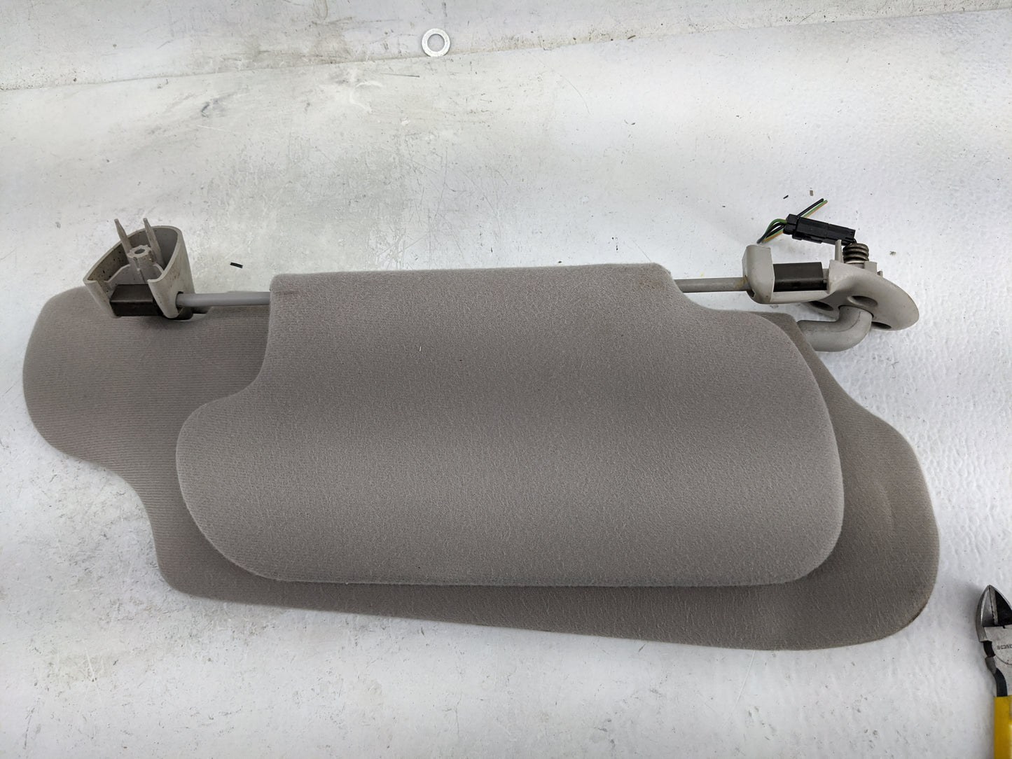 2001 Ford Taurus Sun Visor Shade Replacement Driver Left Mirror Fits OEM Used Auto Parts - Oemusedautoparts1.com