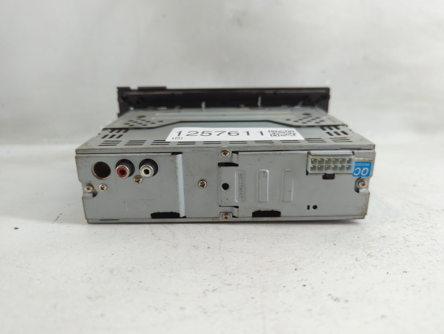 2001 Jeep Cherokee Radio AM FM Cd Player Receiver Replacement Fits OEM Used Auto Parts - Oemusedautoparts1.com