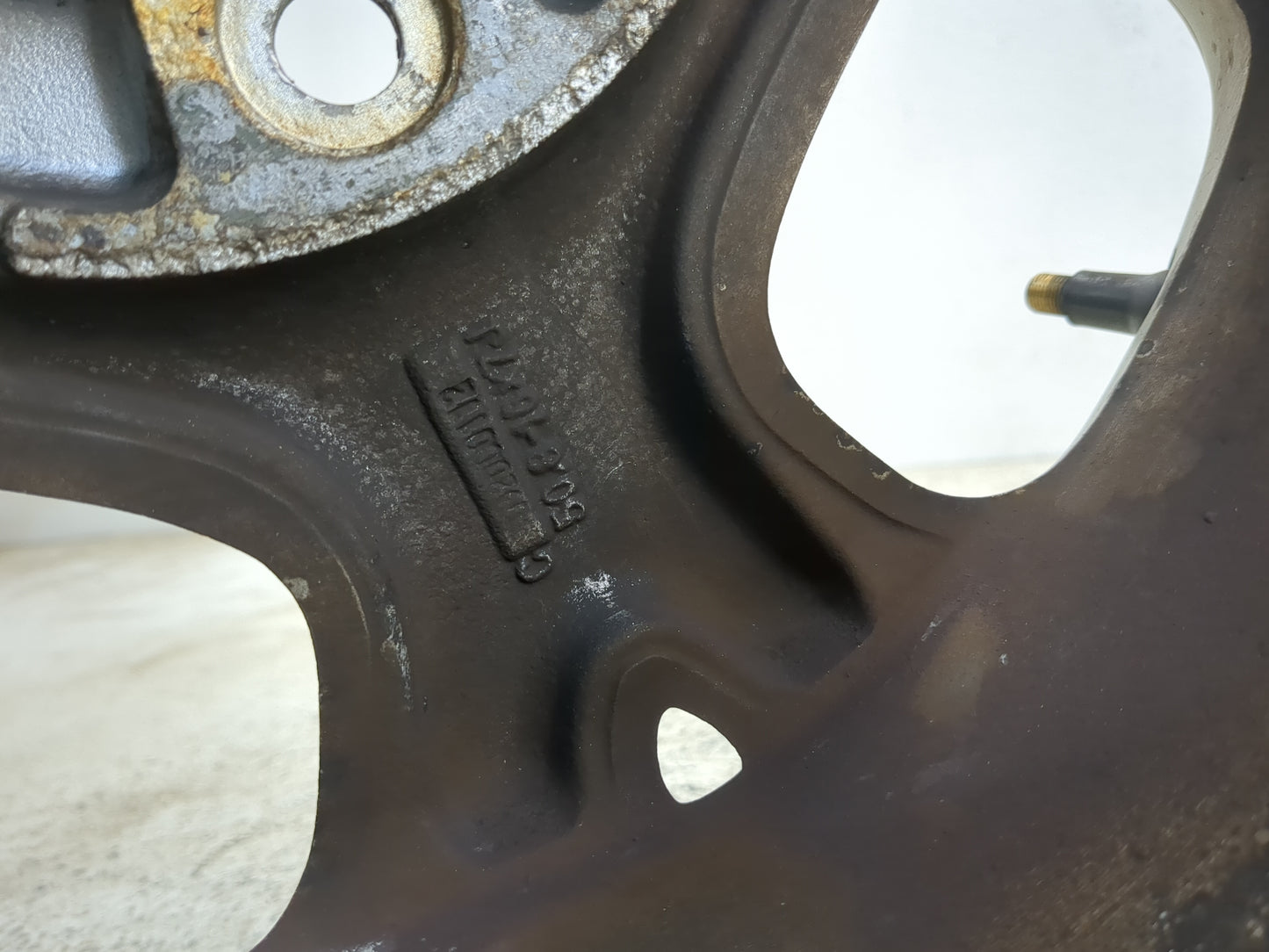 1999-2003 Jeep Grand Cherokee Oem Wheel Rim - Oemusedautoparts1.com