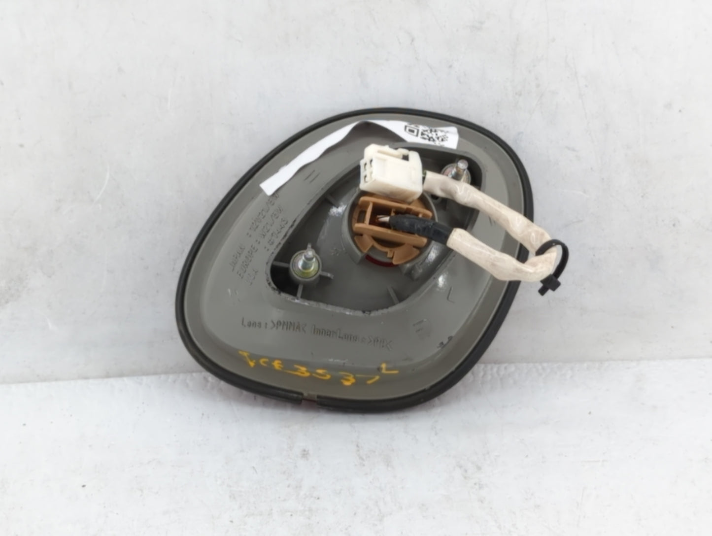 1998-2005 Lexus Gs300 Tail Light Assembly Driver Left OEM Fits Fits 1998 1999 2000 2001 2002 2003 2004 2005 OEM Used Auto Pa