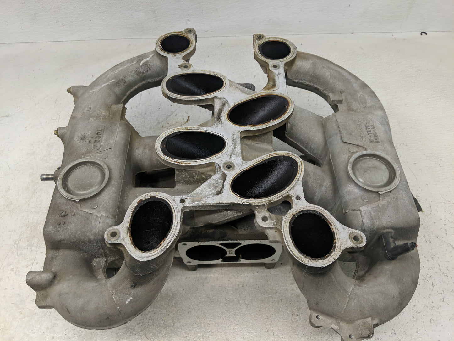 1999-2001 Lincoln Navigator Air Intake Manifold Fits Fits 1999 2000 2001 OEM Used Auto Parts - Oemusedautoparts1.com