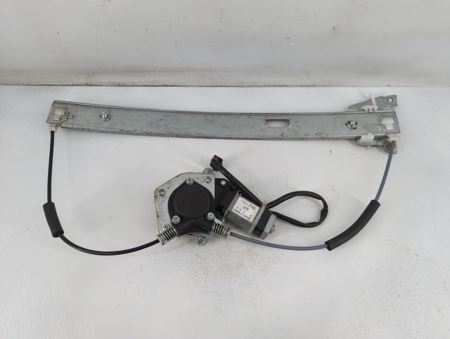 2001-2006 Mazda Tribute Driver Left Front Window Regulator - Oemusedautoparts1.com