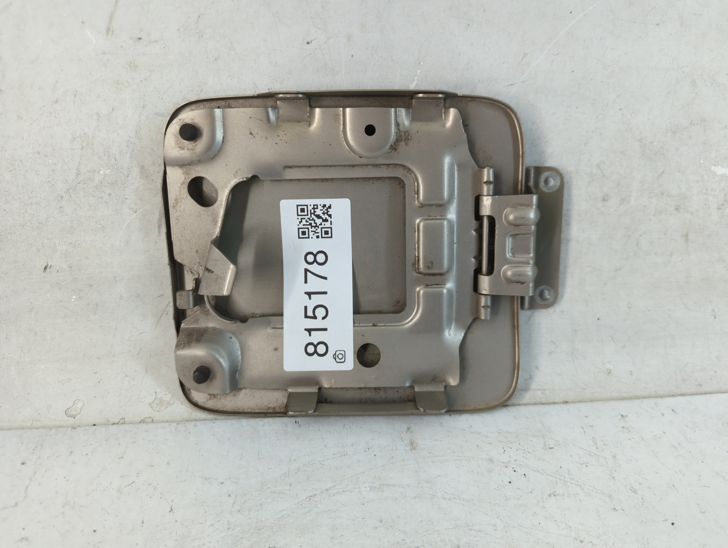 2001 Mazda Tribute Fuel Tank Door Lid Gas Tank - Oemusedautoparts1.com