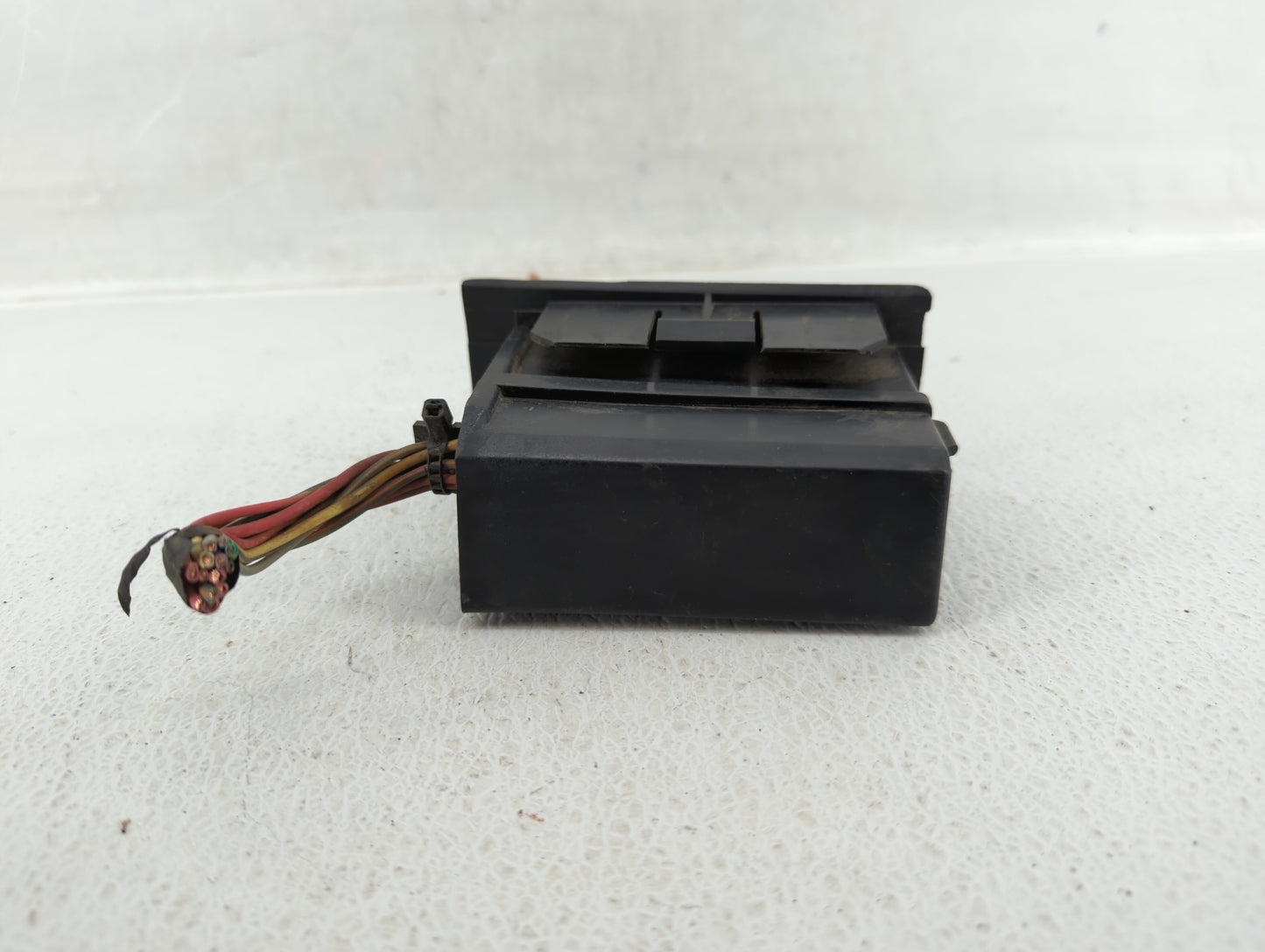 2001 Mercury Grand Marquis Fusebox Fuse Box Panel Relay Module Fits OEM Used Auto Parts - Oemusedautoparts1.com
