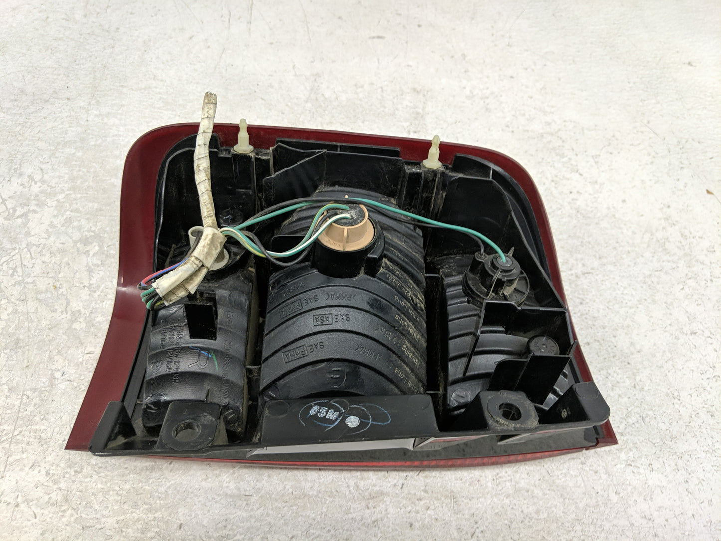 1999-2004 Nissan Pathfinder Tail Light Assembly Passenger Right OEM Fits Fits 1999 2000 2001 2002 2003 2004 OEM Used Auto Pa