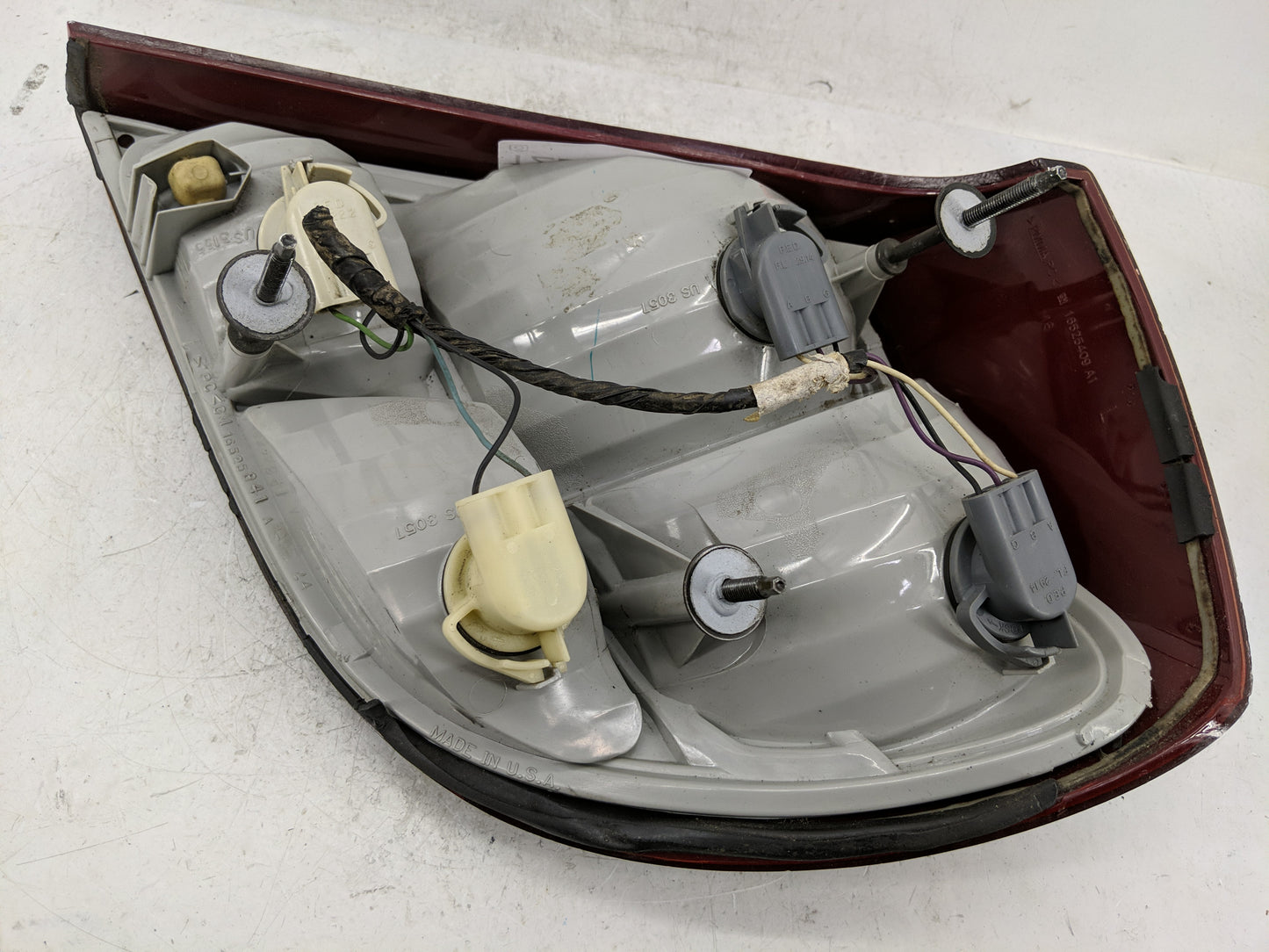 2001-2003 Oldsmobile Aurora Tail Light Assembly Driver Left OEM Fits Fits 2001 2002 2003 OEM Used Auto Parts - Oemusedautopa