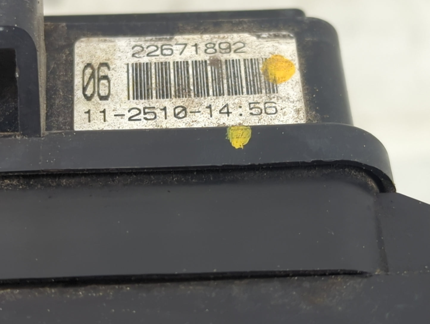 2001 Saturn L300 Fusebox Fuse Box Panel Relay Module P/N:22671892 Fits OEM Used Auto Parts - Oemusedautoparts1.com
